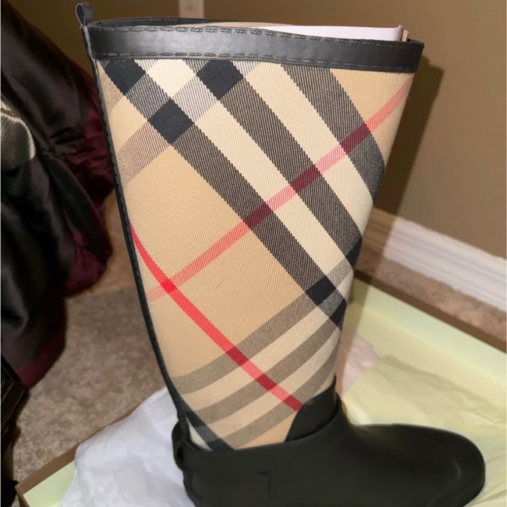 Burberry Rain Boots - Picture 4 of 4